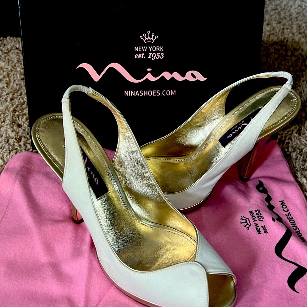 Nina Evelyn shoes in off-white